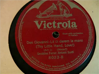 small_victrola 8023 b.webp